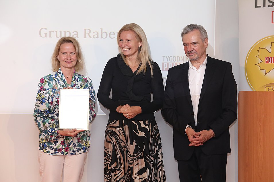 Złoty i Zielony CSR listek dla grupy Raben